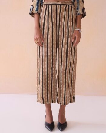 Women Ajrak Stripe Print Pleat-Front Pants