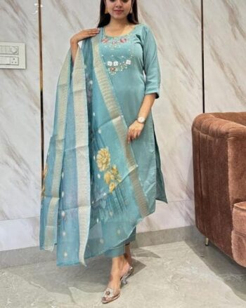 Women Embellished & Embroidered Straight Kurta Set