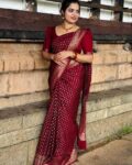 Women Zari Woven Banarasi Saree