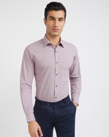 Men Checked Slim Fit Shirt with Cutaway Collar