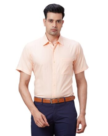 Men Tailored Fit Shirt with Short Sleeves