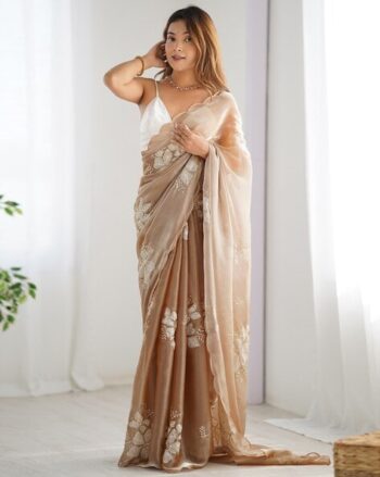Women Embroidered Saree with Scalloped Border