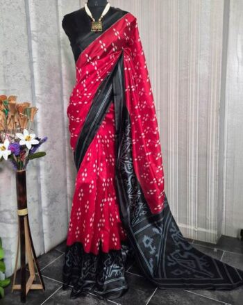 Women Geometric Pattern Saree with Contrast Border
