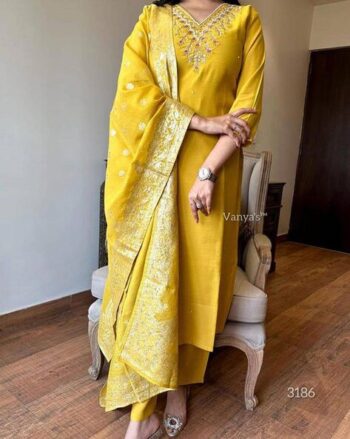 Women Embellished Straight Kurta Set